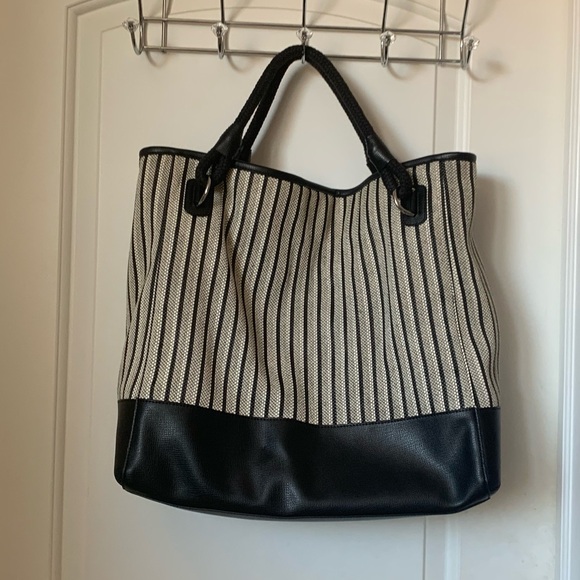 Karl Lagerfeld Large Striped Crossbody - Picture 4 of 16